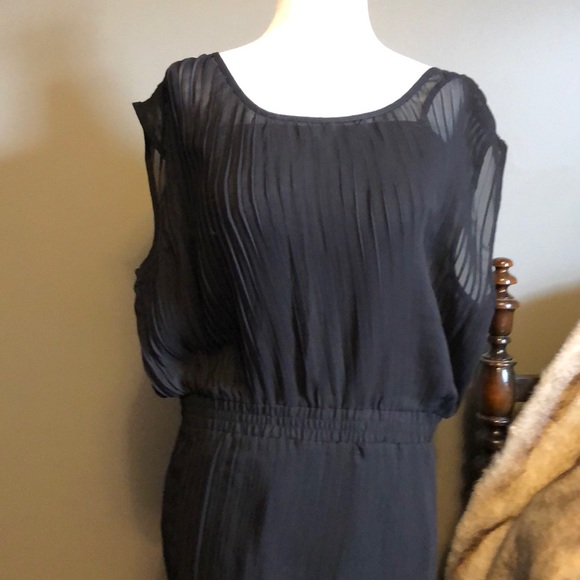 Black pleated maxi dress - Picture 2 of 5
